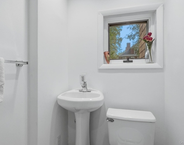 82 Quinby Avenue - Photo Thumbnail 18