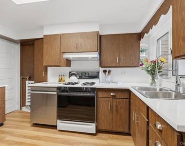 82 Quinby Avenue - Photo Thumbnail 15