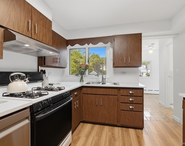 82 Quinby Avenue - Photo Thumbnail 13