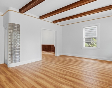 82 Quinby Avenue - Photo Thumbnail 9
