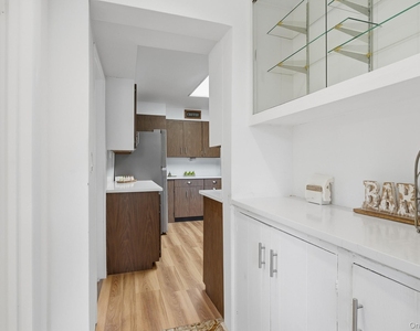 82 Quinby Avenue - Photo Thumbnail 16