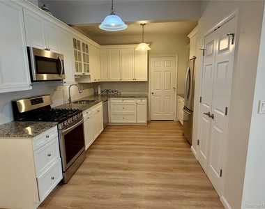 39 Waterview Drive - Photo Thumbnail 2