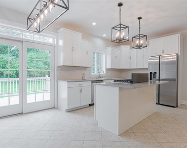 86 Victoria Drive - Photo Thumbnail 12
