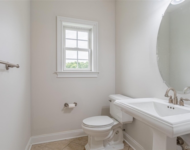 86 Victoria Drive - Photo Thumbnail 16
