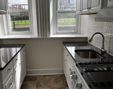 24 Grandview Avenue - Photo Thumbnail 6