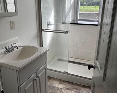 24 Grandview Avenue - Photo Thumbnail 5