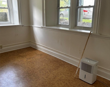 24 Grandview Avenue - Photo Thumbnail 14