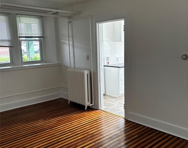 24 Grandview Avenue - Photo Thumbnail 4
