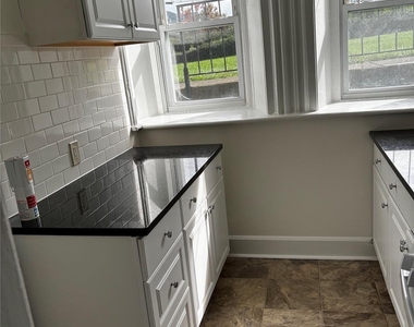 24 Grandview Avenue - Photo Thumbnail 7