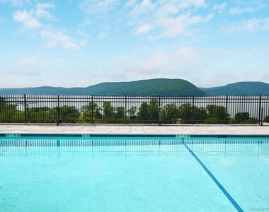 10 Grove - Photo Thumbnail 15