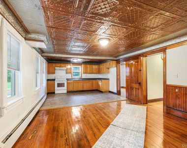 708 Burlingham Road - Photo Thumbnail 4
