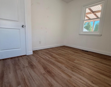 8 Michel Avenue - Photo Thumbnail 48