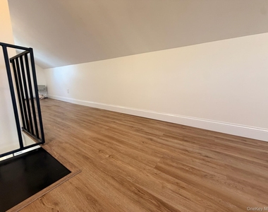 8 Michel Avenue - Photo Thumbnail 19