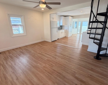 8 Michel Avenue - Photo Thumbnail 2