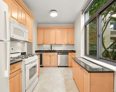 35 N Chatsworth Avenue - Photo Thumbnail 9