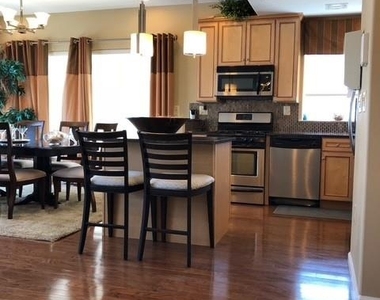 7219 Sandy Dune Way - Photo Thumbnail 4