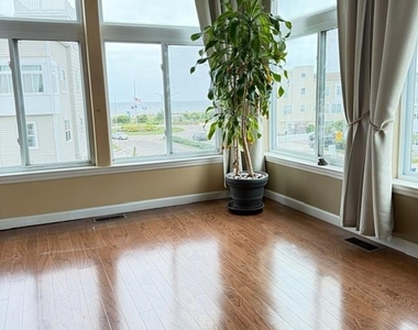 7219 Sandy Dune Way - Photo Thumbnail 2