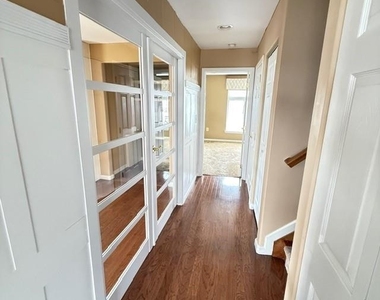 7219 Sandy Dune Way - Photo Thumbnail 8