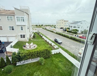 7219 Sandy Dune Way - Photo Thumbnail 10