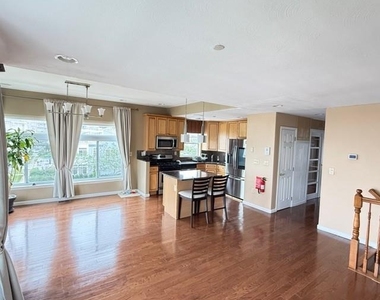 7219 Sandy Dune Way - Photo Thumbnail 7