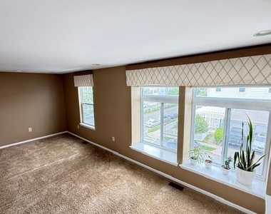 7219 Sandy Dune Way - Photo Thumbnail 9