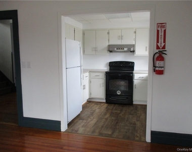 1003 Main Street - Photo Thumbnail 9