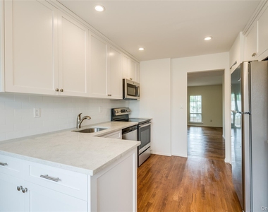 122 Woodlake Drive W - Photo Thumbnail 6