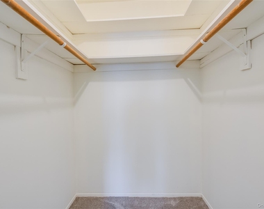 122 Woodlake Drive W - Photo Thumbnail 9