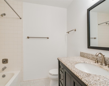 122 Woodlake Drive W - Photo Thumbnail 11