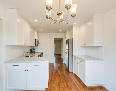 122 Woodlake Drive W - Photo Thumbnail 3