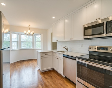 122 Woodlake Drive W - Photo Thumbnail 5
