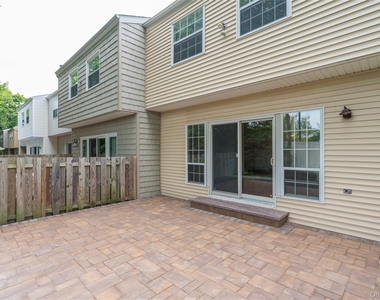 122 Woodlake Drive W - Photo Thumbnail 14