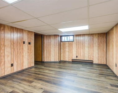 122 Woodlake Drive W - Photo Thumbnail 13
