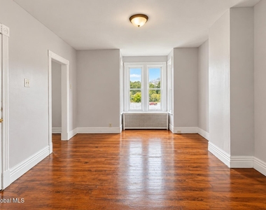 359-361 Forest Avenue - Photo Thumbnail 2