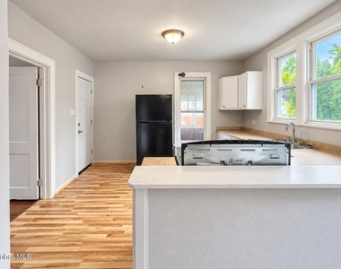 359-361 Forest Avenue - Photo Thumbnail 5