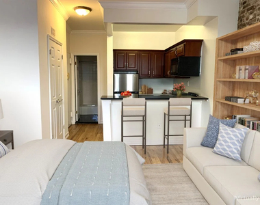 906 Amsterdam Avenue - Photo Thumbnail 4