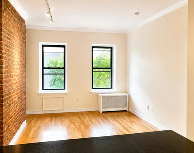 906 Amsterdam Avenue - Photo Thumbnail 2