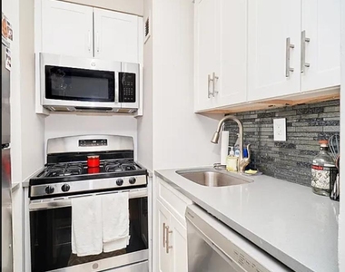 337 W 43rd Street - Photo Thumbnail 5