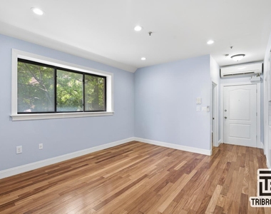 296 Willis Avenue - Photo Thumbnail 7