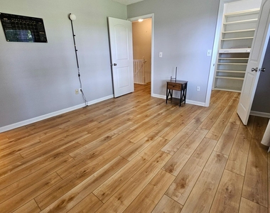 503 Brokaw Court - Photo Thumbnail 11