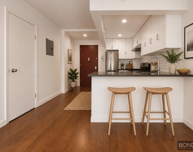 252 Broadway - Photo Thumbnail 2