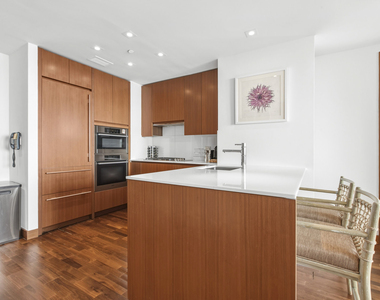 400 5th Avenue - Photo Thumbnail 1