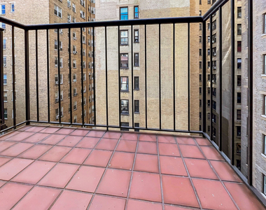 250 W 105th Street - Photo Thumbnail 3