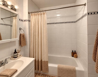 425 Riverside Drive - Photo Thumbnail 5
