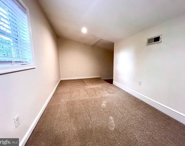 208 Telegraph Road - Photo Thumbnail 11