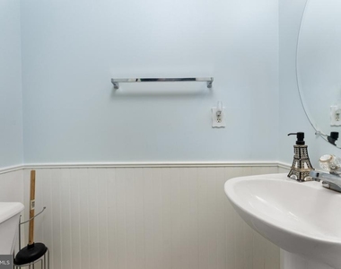 8708 Farnham Way - Photo Thumbnail 8