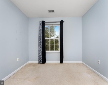 8708 Farnham Way - Photo Thumbnail 13