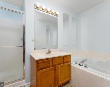 8708 Farnham Way - Photo Thumbnail 12