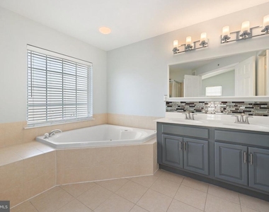 15522 John Diskin Circle - Photo Thumbnail 31