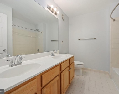 15522 John Diskin Circle - Photo Thumbnail 12